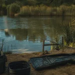 Camping avec pêche : poste de pêche au bord d’un étang privé